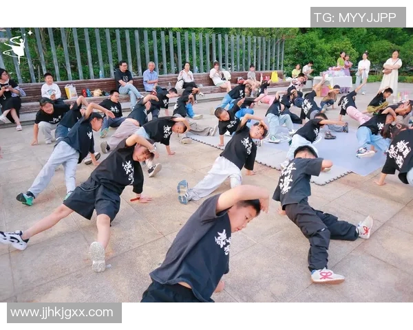 成都街舞队荣登全国街舞排行榜第二名展现实力与魅力