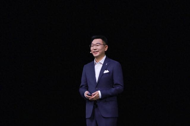 星空电子问界M8正式上市：以尖端科技重塑家庭聪慧出行新标杆(图1)